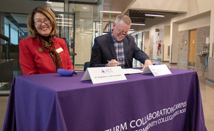 College presidents signing articulation agreement