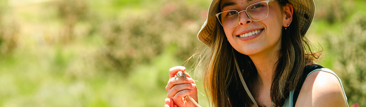 person holding a lizard